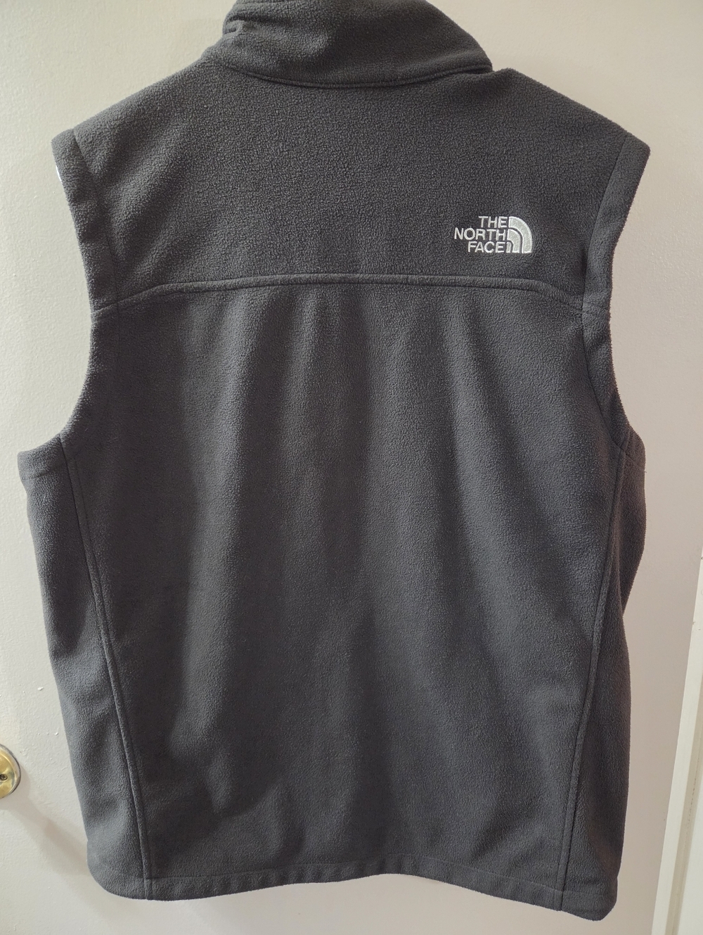 The North Face Men's Black Fleece Vest with Logo On Front And Back. Sz M - Picture 3 of 7